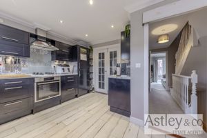 kitchen- click for photo gallery
